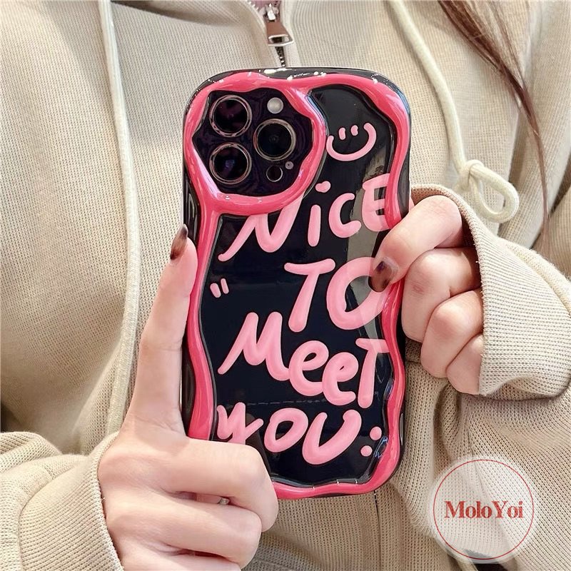 IPHONE Ins Fashion Art Letter Smile Case Kompatibel Untuk Iphone14 11 13 12 Pro Max 7plus XR 6s 6 7 8 Plus X XS Max SE 2020 Lembut 3D Bergelombang Melengkung Tepi Shockproof Airbag Glossy Phone Case