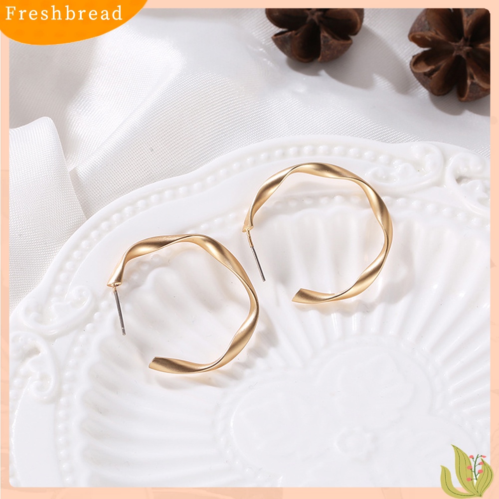 &lt; Freshbread &gt; 2pasang Wanita Fashion Matte Lingkaran Hoop Leverback Earrings Pesta Perhiasan Hadiah