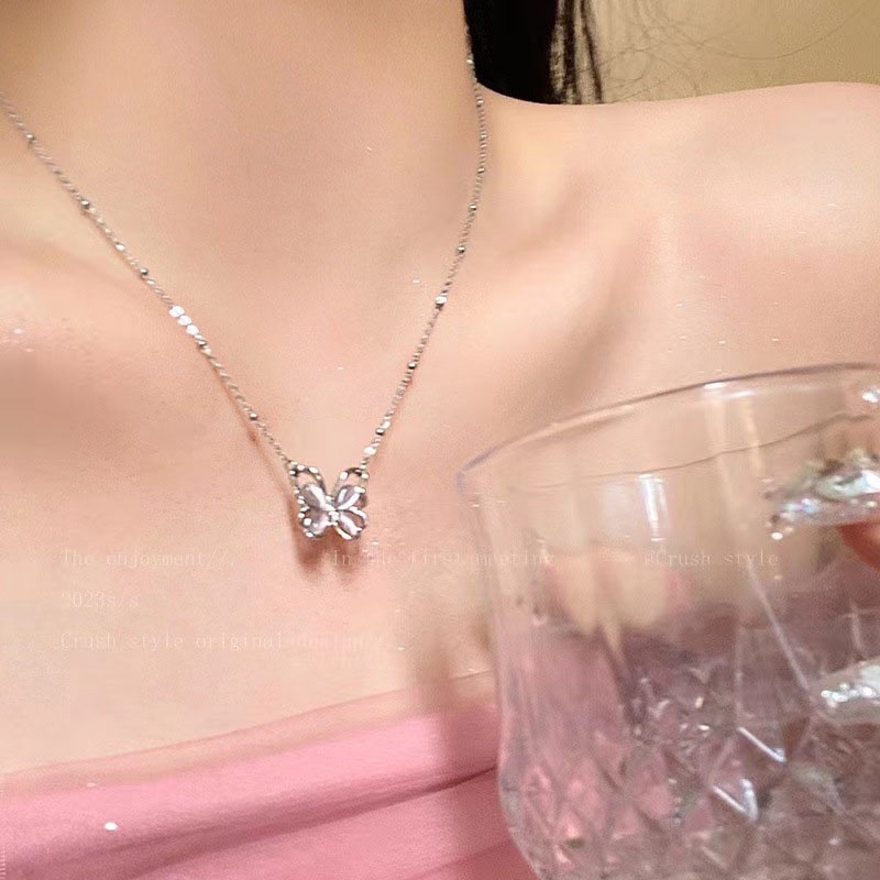 Kalung Kupu-Kupu Geometris Bahan Alloy Kristal Fashion Untuk Wanita