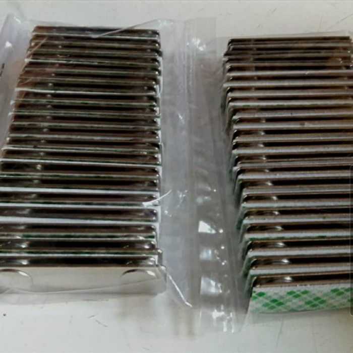 

GROSIR , Magnet nametag , MAGNET NAMA DADA , KOTAK PERSEGI , BAGUS ORI