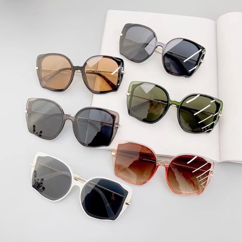 (YUZHU) Desain Bergaya Baru Berbentuk Kacamata Pelindung Matahari Kepribadian Serbaguna Oversized Frame Sunglasses