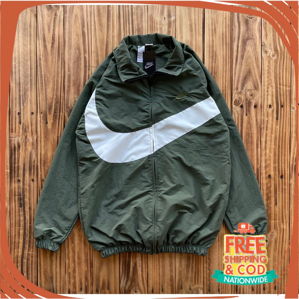 JAKET PERGI CAFE TREVELING KONSER/ Jaket Vintage Nike Big Logo