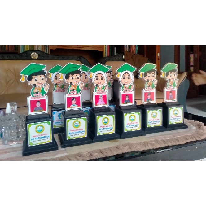 PIALA WISUDA SOUVENIR PLAKAT WISUDA TK/PAUD CUSTOM FOTO | PLAKAT AKRILIK