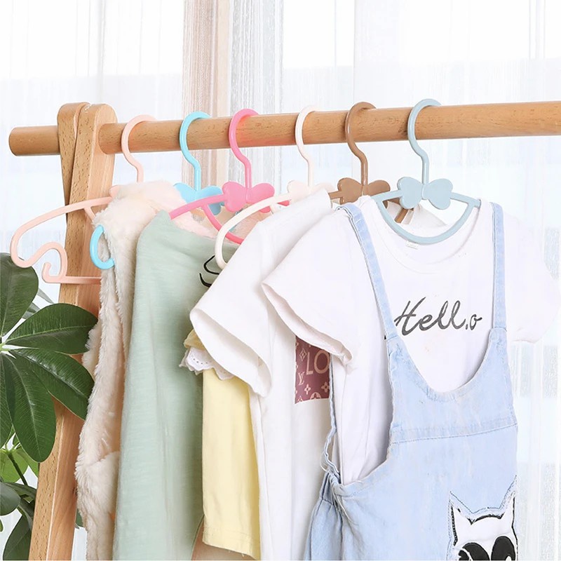 1pc Gantungan Anak Gantungan Bayi Ikatan Simpul Lucu Warna Permen Gantungan Multifungsi Balita Hanger Slim Light Hanger Plastik Tahan Lama Tas Tangan Anak Mantel Rak Organizer Lemari