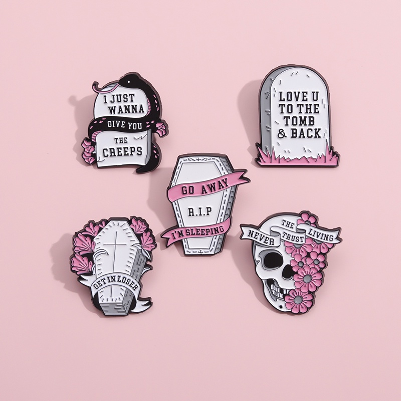 Gothic Batu Nisan RIP Enamel Pin Lencana Punk Tengkorak Peti Mati Bros Kerah Pin Lencana Halloween Perhiasan Hadiah