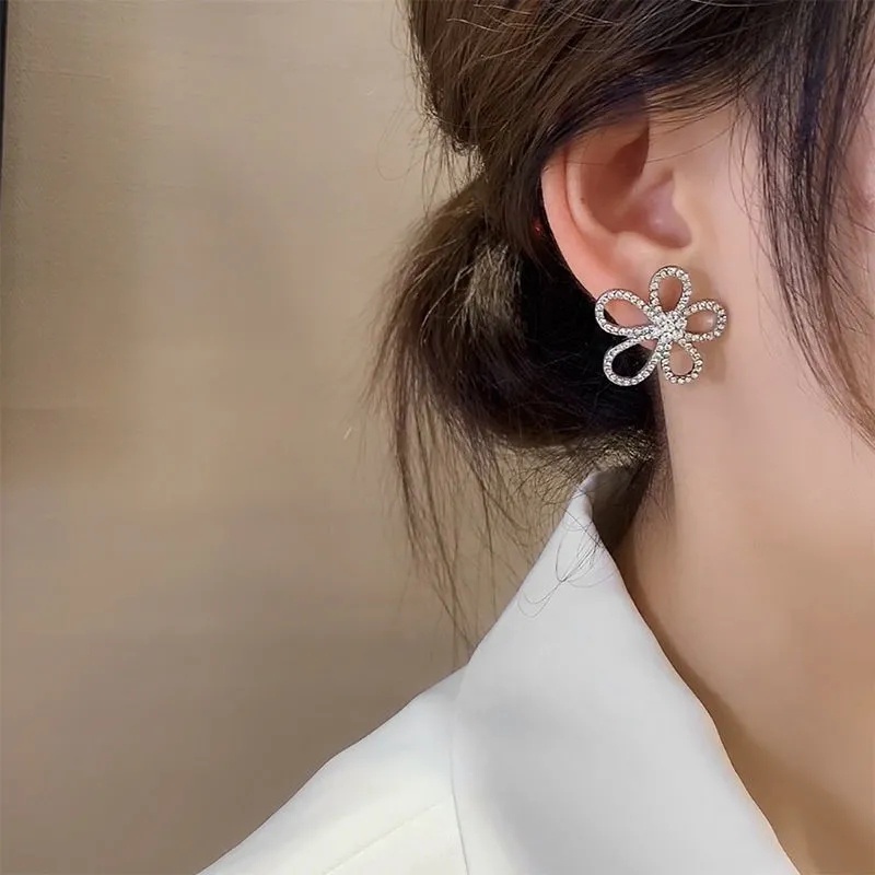 Fashion INS Gaya Elegan Pesta Pernikahan Perhiasan Aksesoris Berlian Imitasi Mengkilap Perak Zirkon Berongga Bunga Matahari Stud Earrings