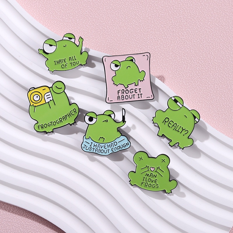 Tas Ransel Lucu Pakaian Jaket Bros Pria Untuk Teman Anak Froggy Enamel Pin Wanita Kartun Froggy Badge Custom Hewan Bros Logam Kawaii Kepribadian Surat Perhiasan Hadiah