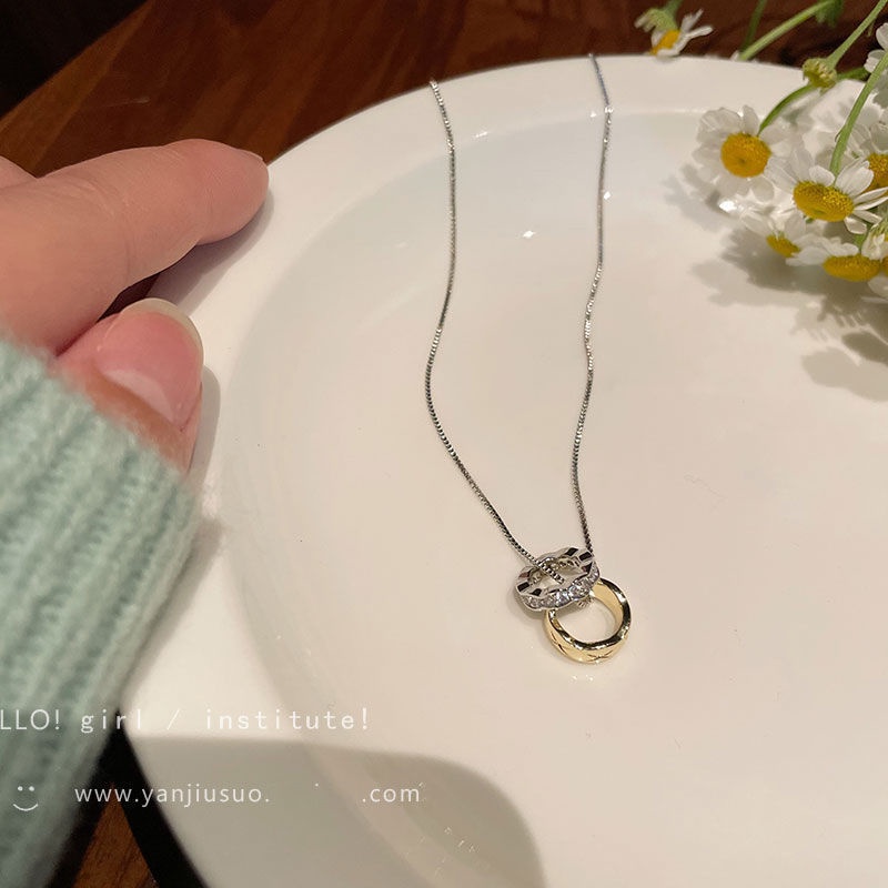 Korea Korea Warna Kontras Kalung Cincin Kecil Cahaya Mewah Desain Niche High-End Rantai Klavikula Perak Gaya Baru Wanita Sweater Rantai