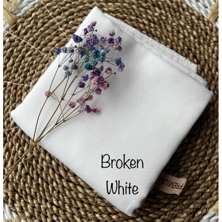 hijab segi empat paris premium warna putih bw/segi empat paris premium warna putih bw/paris premium 