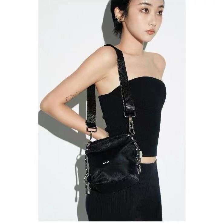 [ COD ] Aroana Tas hitam Bahan Satin Tas, Selempang Ketiak wanita mini kekinian tas,korea style bahu