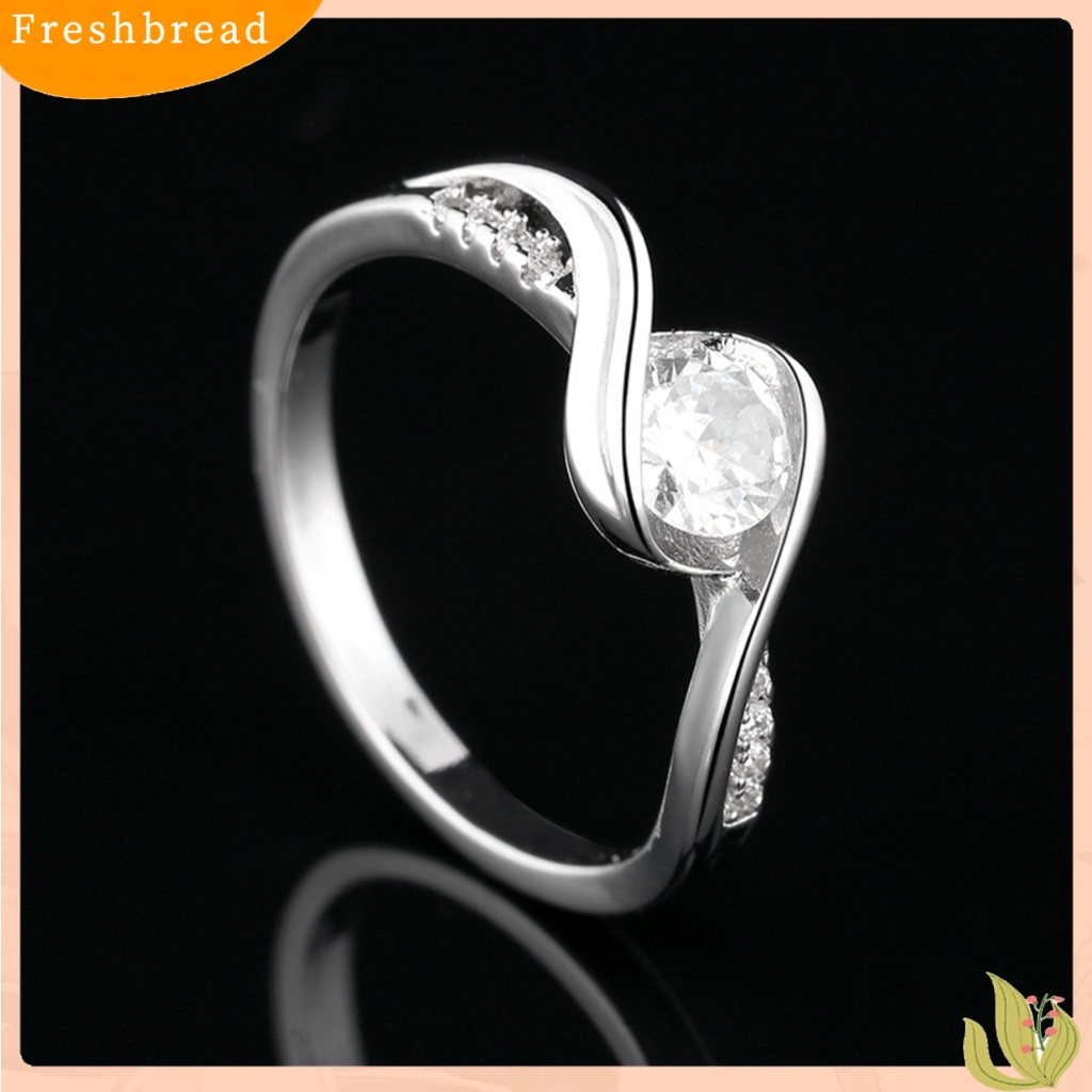 &lt; Freshbread &gt; Cincin Desain Geometri Indah Jari Band Wanita Berlian Imitasi Hias Perhiasan Hadiah Untuk Pesta