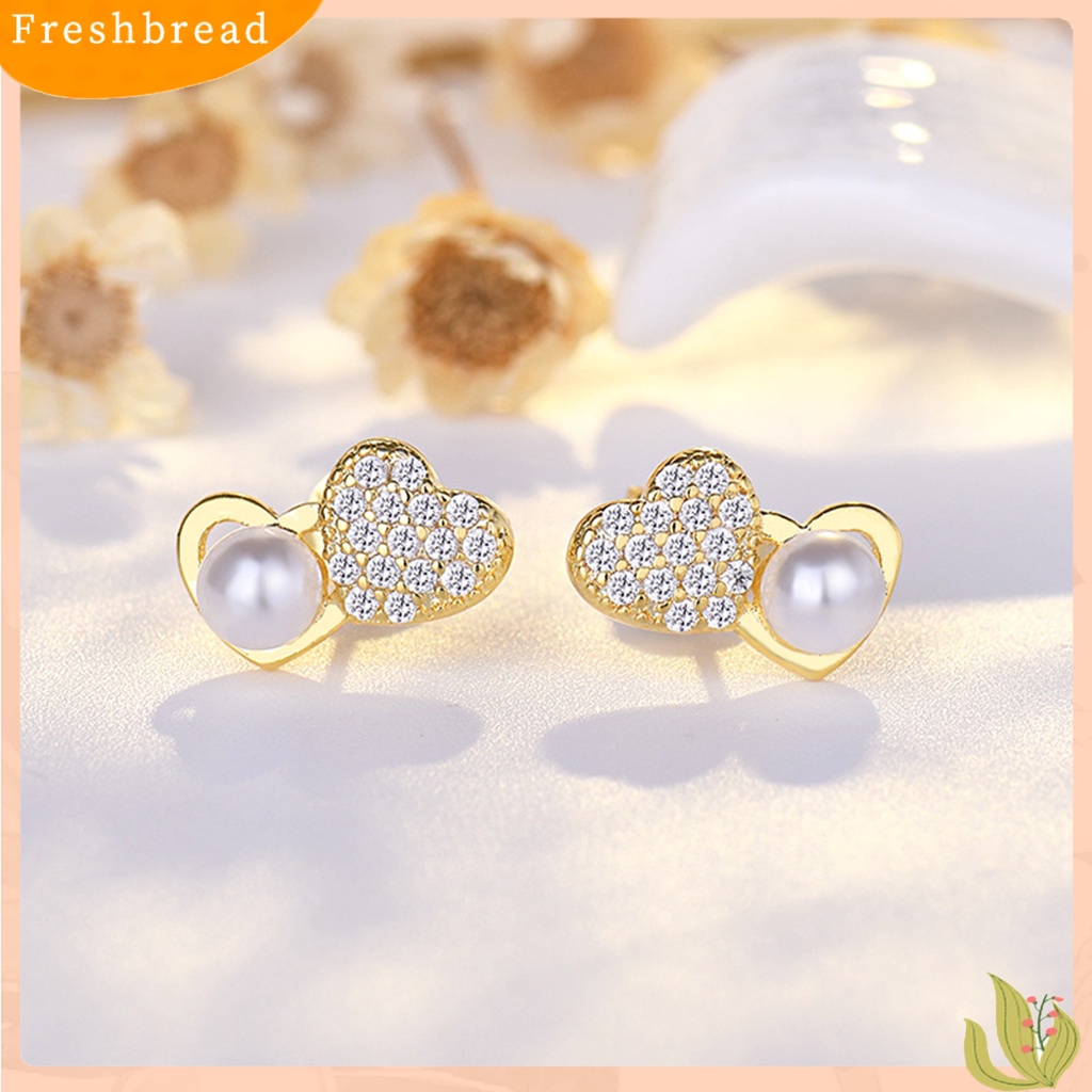 &lt; Freshbread &gt; 1pasang Ear Studs Vintage Elegan Berongga Keluar Berbentuk Hati Shiny Cubic Zirconia Dress Up Hadiah Wanita Mutiara Imitasi Stud Earrings Perhiasan Pesta Untuk Pakaian Sehari-Hari