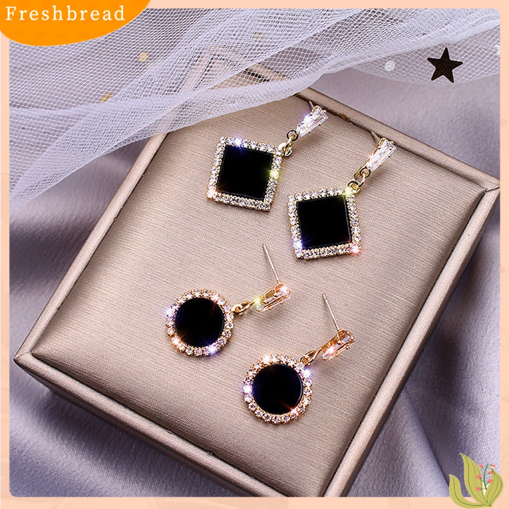 &lt; Freshbread &gt; 1pasang Anting Pejantan Bersinar Perak-Jarum Geometris Menjuntai Electroplating Temperat Dekorasi Eye-catching Hitam Bulat Berlian Imitasi Anting-Anting Aksesoris Pakaian