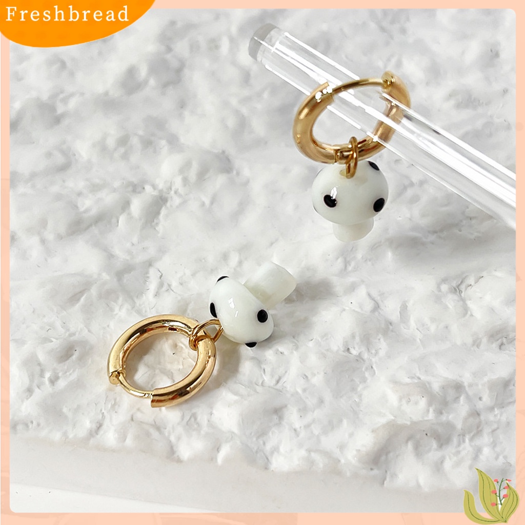 &lt; Freshbread &gt; 1pasang Anting Wanita Permukaan Halus Ringan Hias Tahan Lama Anti Cacat Manis Hidup Bentuk Jamur Huggie Earrings Women Ear Accessories