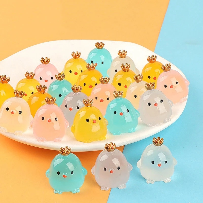 Luminous Chicks Car Ornamen Hias Kartun Lucu Mini Resin Pemodelan Ayam Dashboard Mobil Mainan Boneka Kreatif Perekat Diri Auto Interior Dekorasi