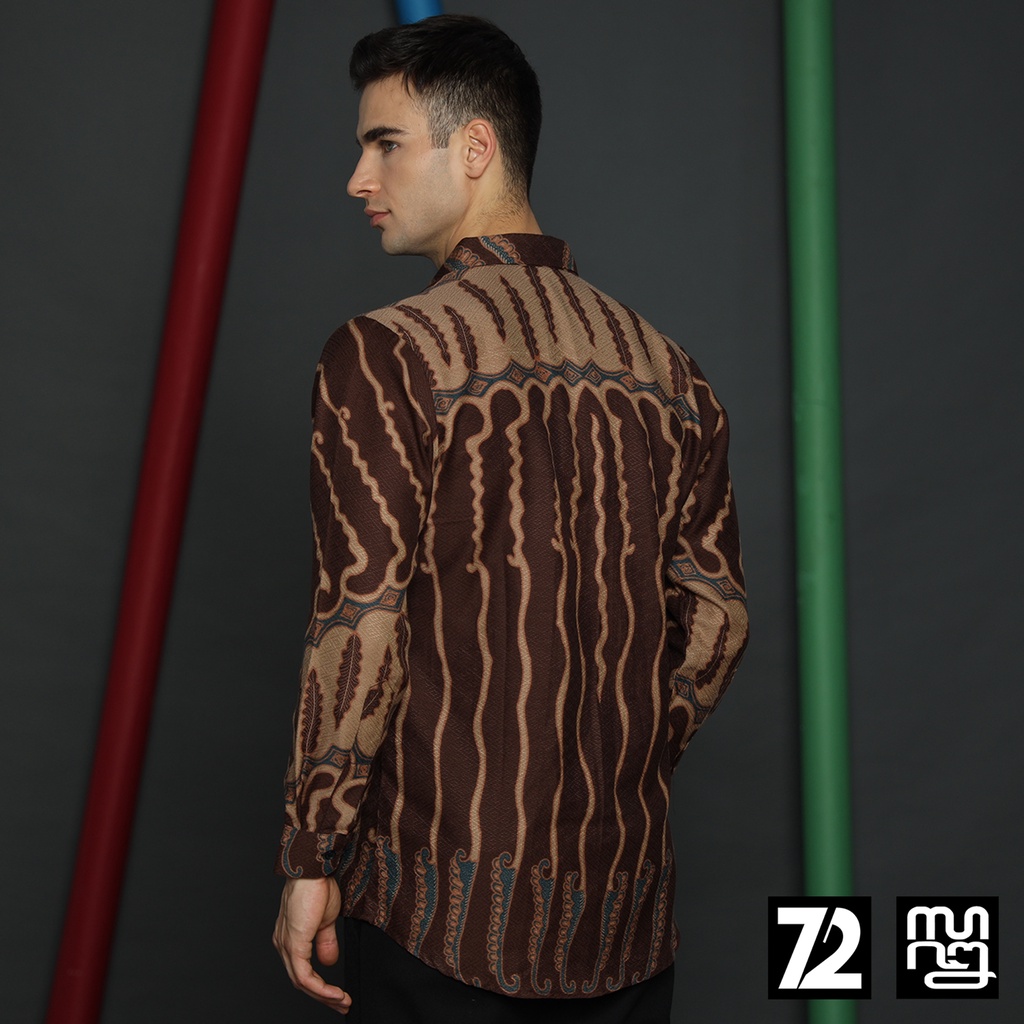 KEMEJA BATIK PRIA LENGAN PANJANG Kemeja Dobby Slimfit Motif Medousa Warna Coklat Tua 723536 Cap 72 - Baju Kemeja Atasan Pakaian Setelan Batik Pria Cowok Laki Laki Remaja Keluarga Kantor Lengan Panjang Modern Slimfit Slim Fit Premium Kekinian