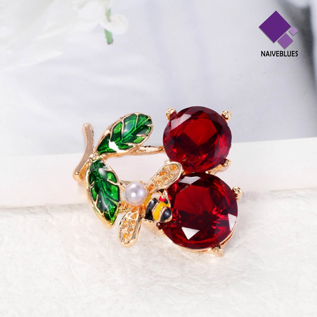 &lt; Naiveblues &gt; Bros Pin Cherry Leaf Rhinestones Elegan Tetes Mutiara Imitasi Lapel Pakaian Dekor