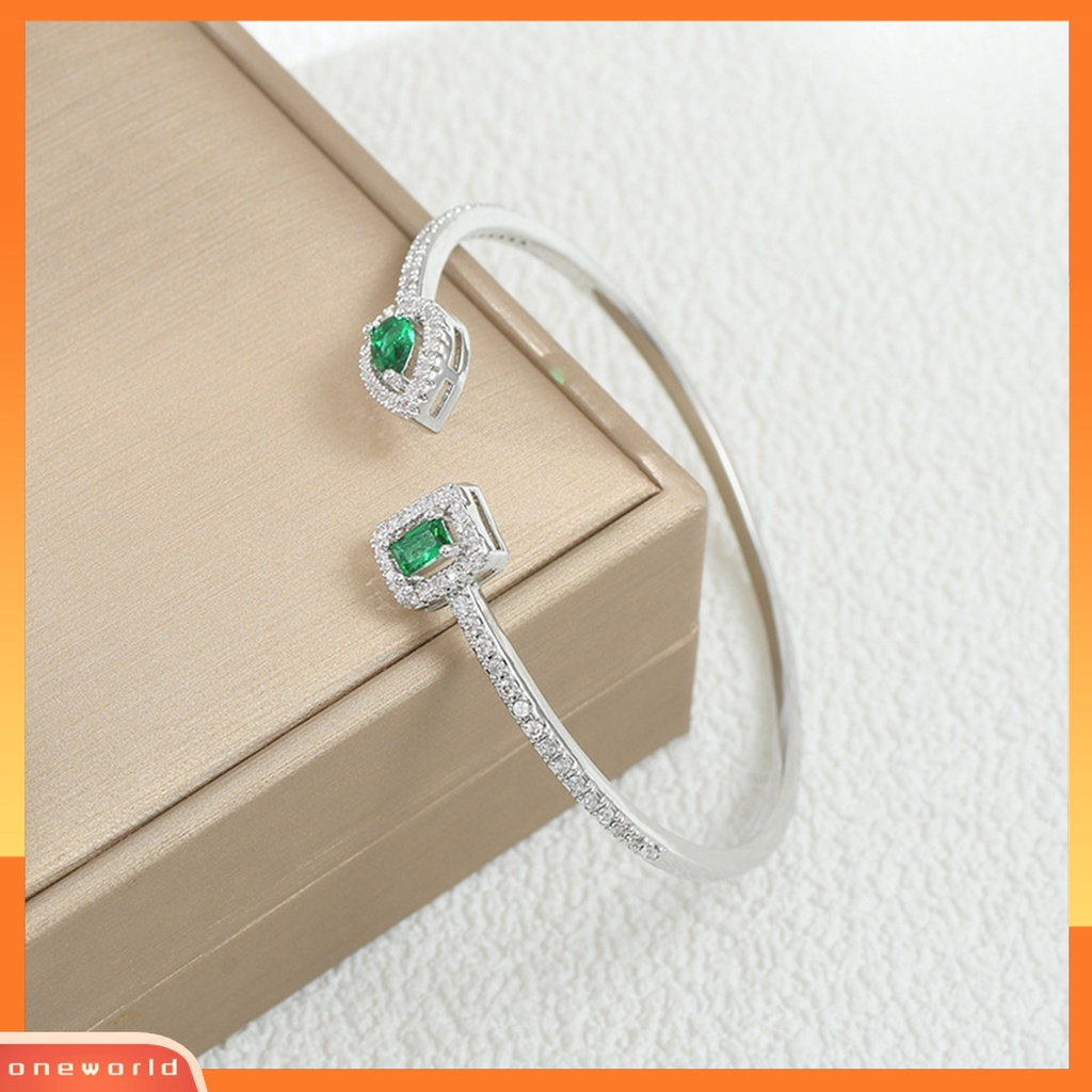 [EONE] Wanita Bangle Pembukaan Adjustable Faux Emerald Elegan Hypoallergenic Berlian Imitasi Tertanam Perempuan Bangle Fashion Perhiasan