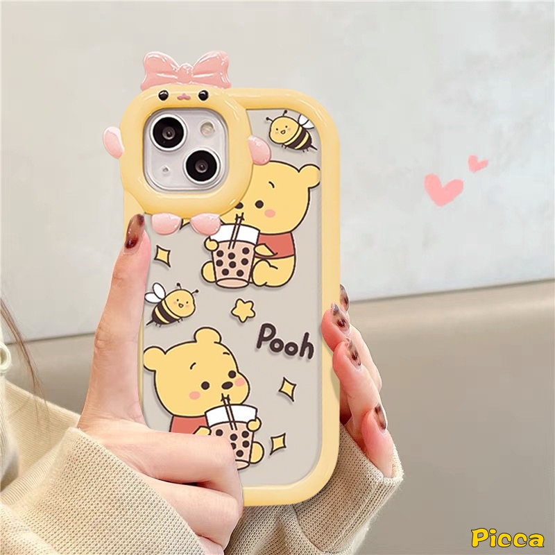 Case Lensa Monster Kecil Ikatan Simpul 3D Kompatibel Untuk iPhone 7Plus XR 11 13 14 12 Pro Max 8 7 6s 6 Plus XS Max X SE 2020 Lucu Winnie the Pooh Teh Susu Kartun Beruang Lembut Tpu Cover