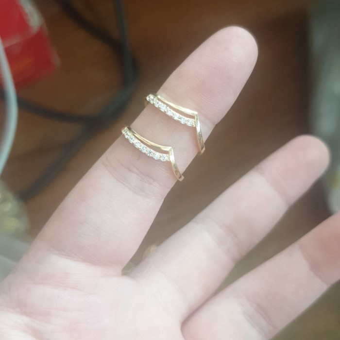 cincin listring v permata putih aurel emas  375 8k