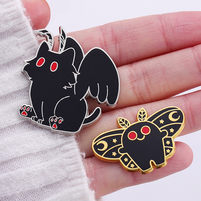 Kartun Setan Mothman Enamel Keras Pin Lencana Bros Ransel Kerah Pin Pesta Perhiasan Menghias DIY Bros