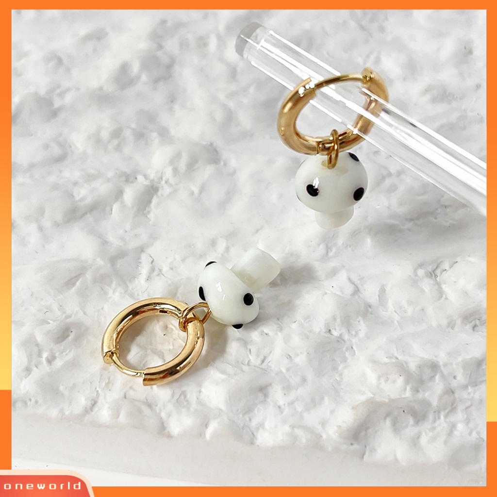 [WOD] 1pasang Anting Wanita Permukaan Halus Ringan Hias Tahan Lama Anti Cacat Manis Hidup Bentuk Jamur Huggie Earrings Women Ear Accessories