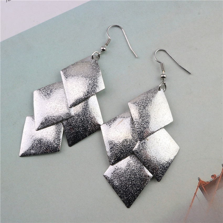 [FRA] Anting Rumbai Daun Buram Belah Ketupat Modis Berlebihan earrings
