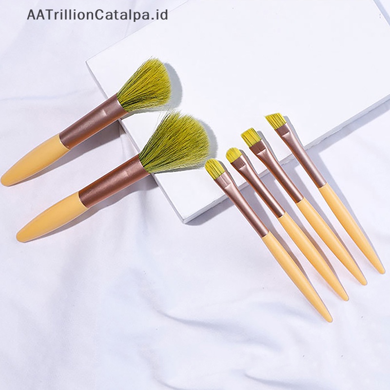 Umakurillion syalatalpa -motifakeup nayah setengah jadi galihit galihoundation galihowder galihyeshadow galihabuki suketoft stapelace suket kulot intipet nayahool nayah