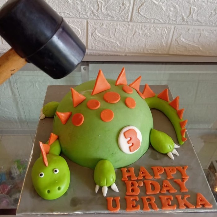 

pinata cake tema dino