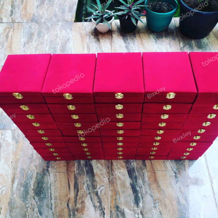 Box Bludru / Kotak Bludru / Tempat Plakat / Box Plakat / Kotak Plakat - Merah