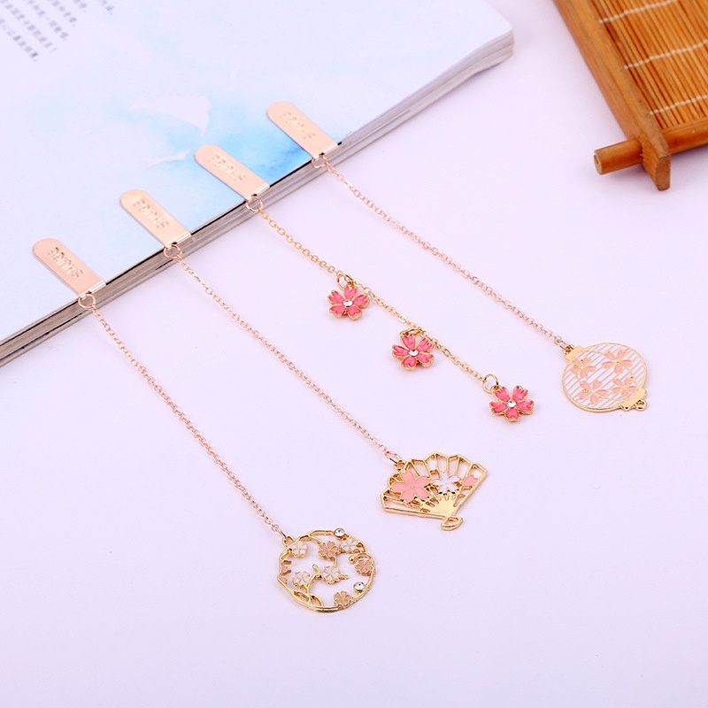 Liontin Seri Bunga Sakura Klasik Bookmark Murid Sakura Romantis Bookmark Dengan Rantai Logam