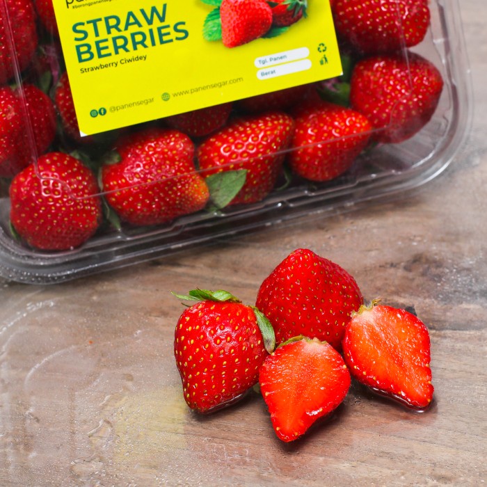 

✨NEW✨ -JUMBO! Strawberry grade A 1kg Fresh Frutin Stroberi Premium- 2.2.23