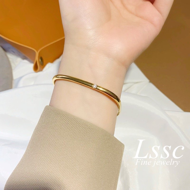 Gelang Titanium Wanita Anti Karat Persegi Permata Mata Satu Emas 18K Simpel Mewah Berlian Bangle Fashion Korea Aksesoris Perhiasan