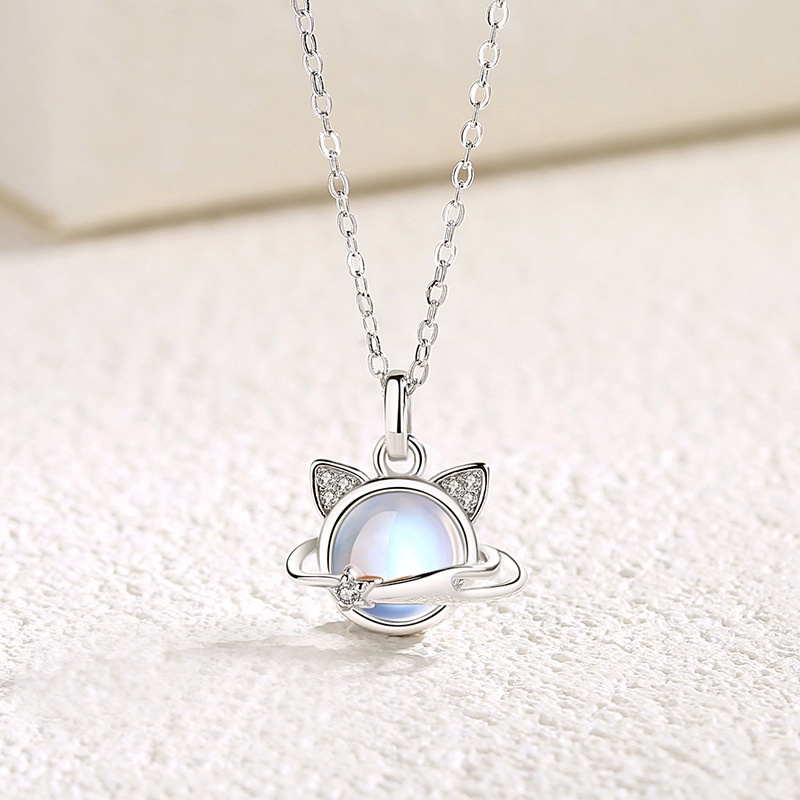 Sterling Silver Hug Planet Kucing Kalung Perempuan Musim Panas Gaya Baru Niche ins Moonstone Pendant Influencer Rantai Klavikula