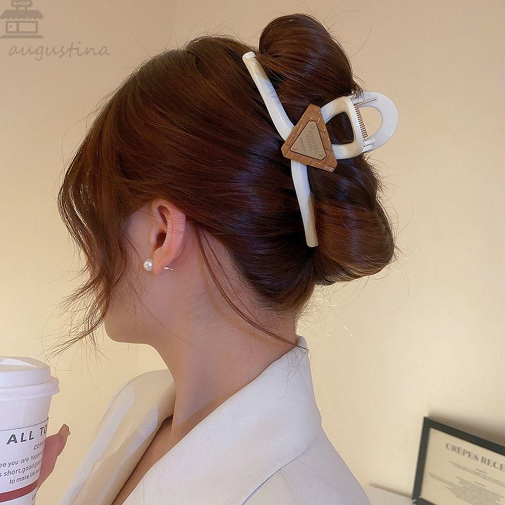 Agustina Tanda Segitiga Hair Claw Elegan Fashion Huruf Untuk Perempuan Hiu Besar Klip Hiasan Kepala Untuk Wanita Gaya Korea Hair Clip
