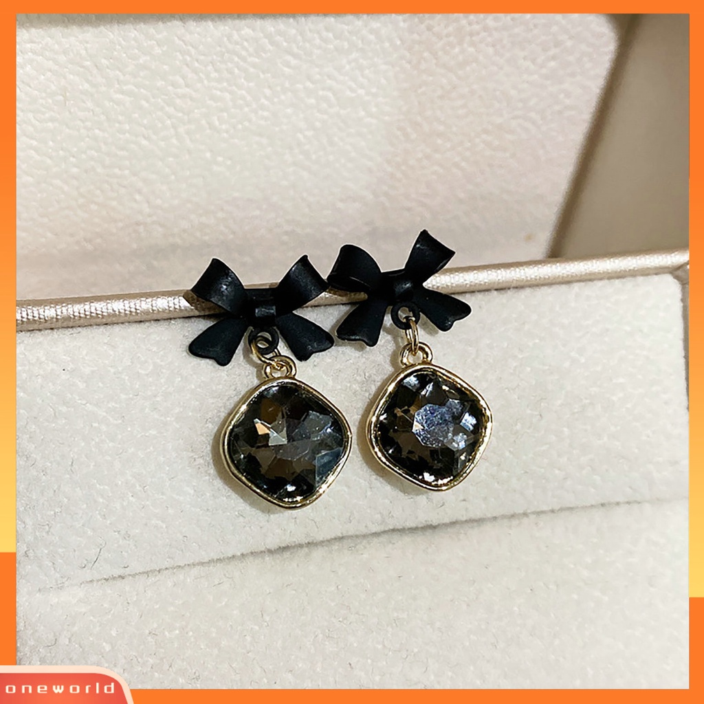 [EONE] 1pasang Anting Menjuntai Bentuk Geometris Tindik Mengkilap Tahan Aus Niche Berdandan Nikel Gratis Busur Hitam Kristal Imitasi Liontin Anting Perhiasan Aksesori