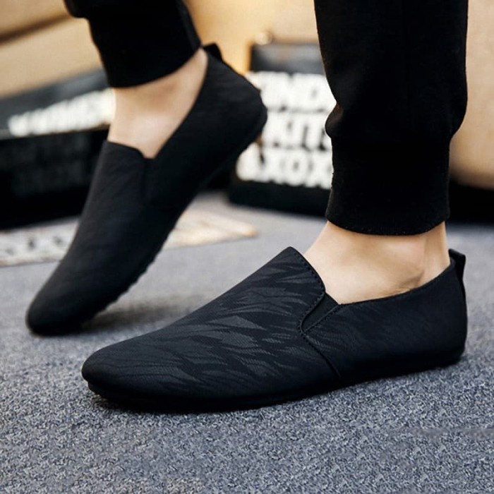 (COD) Leedoo Sepatu Pria Slip On Casual Import Sepatu Santai MR214 - Hitam, 39