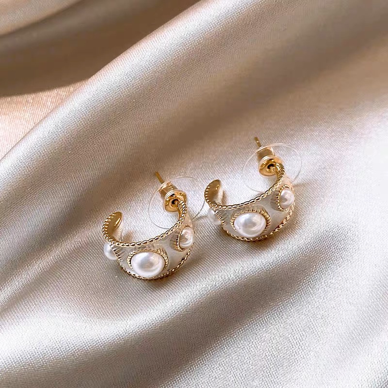 925jarum Perak Versi Korea Retro Dicat Mutiara Berbentuk C Anting-Anting Cahaya Mewah Niche Desain Temperamen Sederhana Anting-Anting Wanita