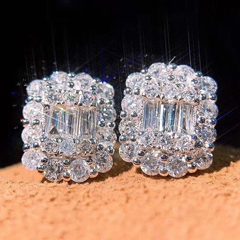 Dazzling Cubic Zircon Stud Earrings Mewah Warna Silver Anting Geometris Untuk Wanita Aksesori Serbaguna Perhiasan Pernikahan