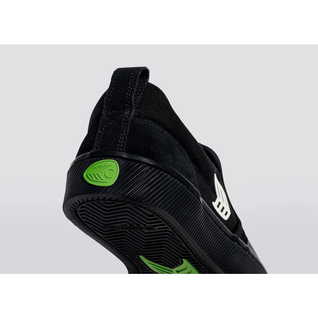 Cariuma Slip On Pro All Black