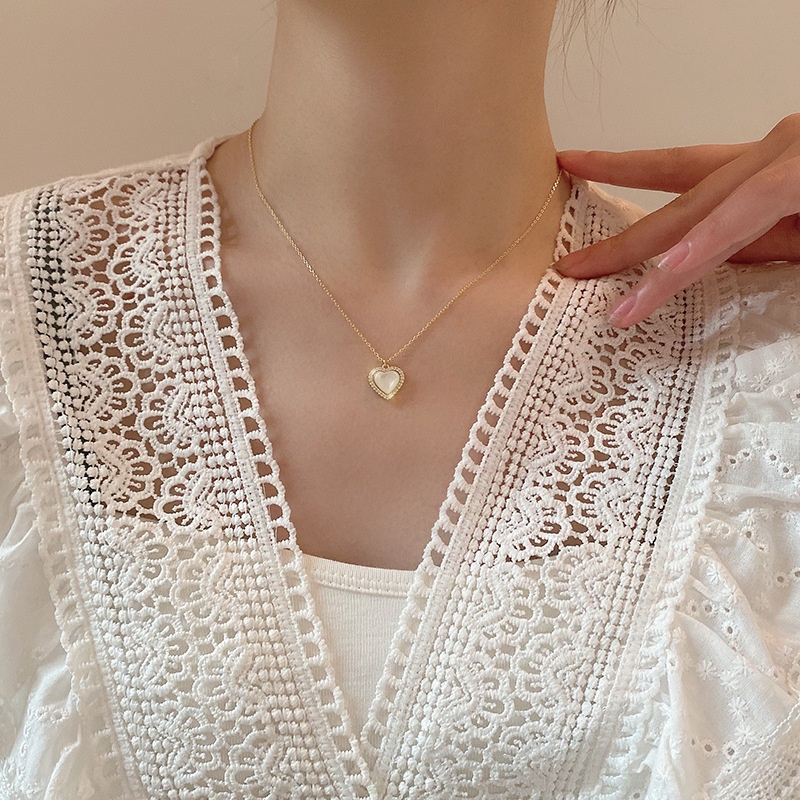 Kalung Cinta Opal Berkelas Korea Perempuan Tahun Baru Cahaya Mewah Desain Niche Kalung Rantai Klavikula Necklace