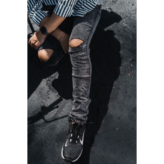 Weird Jeans - Destroyed Denim Cyber Black - Celana Jeans Pria Skinny Slimfit Strech Ripped Sobek