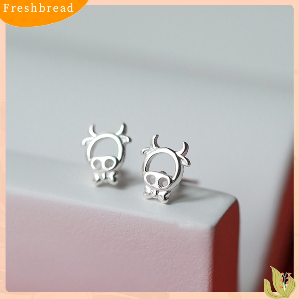 &lt; Freshbread &gt; 1pasang Fashion Wanita Zodiak Sapi Desain Berongga Telinga Studs Earrings Perhiasan Hadiah