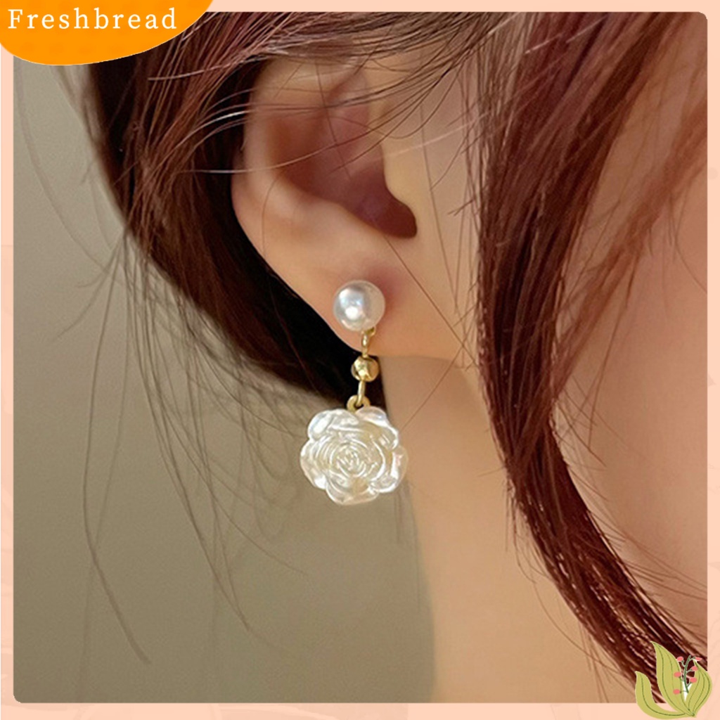 &lt; Freshbread &gt; 1pasang Anting Wanita Bentuk Camelia Desain Mutiara Imitasi Pertunjukan Pesona Unik Alloy Bunga Mini Gaya Elegan All-Match Drop Earrings Untuk Pacaran