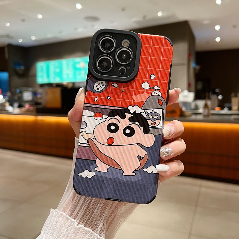 Leather Soft Case iP iPhone 7 8 Plus SE 2020 X XR XS Max 11 12 13 14 Pro Max 14 Plus Phone Case Camera Protect Cute bathe Crayon Shin Chan Anime Cartoon