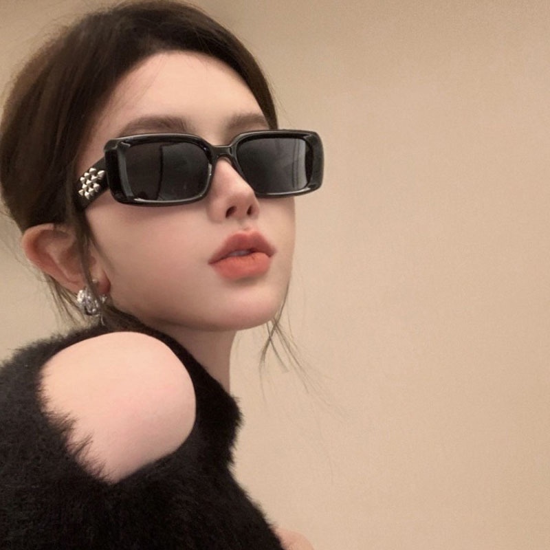 (YUZHU) Stud Square Kacamata Hitam Korea Fashion Babes Y2K Premium Sense Sunglasses