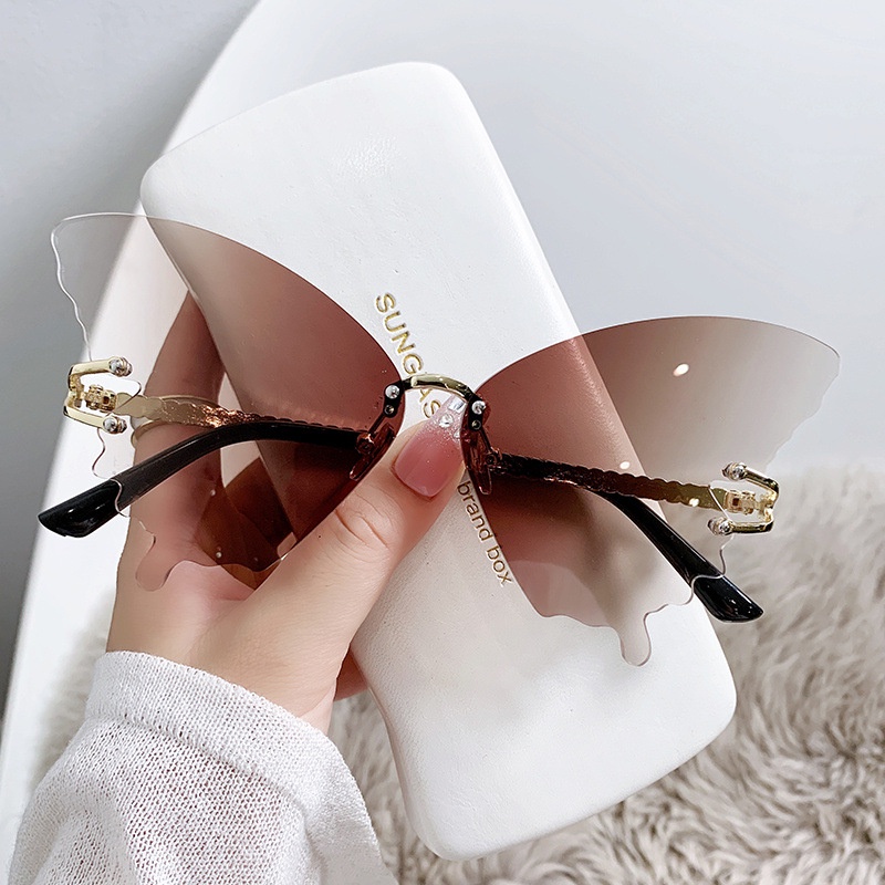 (YUZHU) Kacamata Hitam Gradien Kupu-Kupu Mode Baru Untuk Wanita Mode Barat Oversized Frame Sunglasses