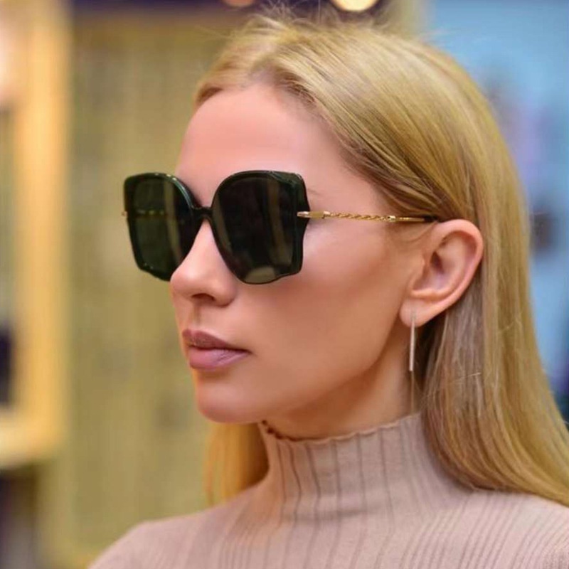 (YUZHU) Desain Bergaya Baru Berbentuk Kacamata Pelindung Matahari Kepribadian Serbaguna Oversized Frame Sunglasses