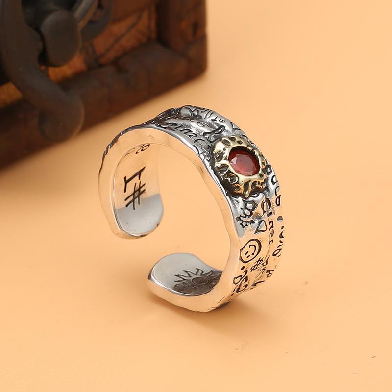 Hellish Eye of the Stylish: Cincin Artistik Pria Dengan Batu Permata Grunge