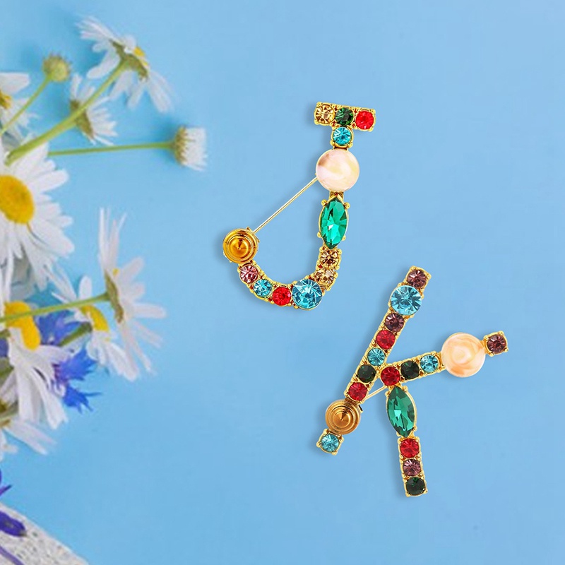 26huruf Berlian Imitasi Bros Alfabet Pin Desain Warna-Warni Fashion Perhiasan Hadiah